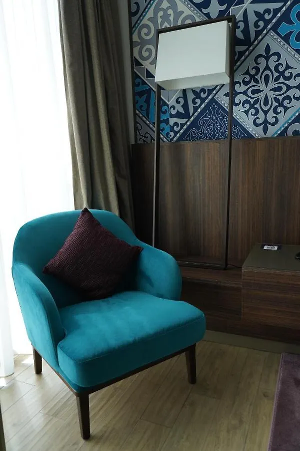 Mercure Almaty City Center 4*,